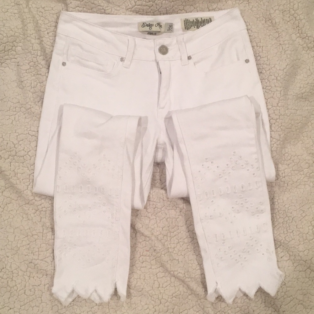 Indigo Rein Eyelet Cutout Embroidered Skinny Jean